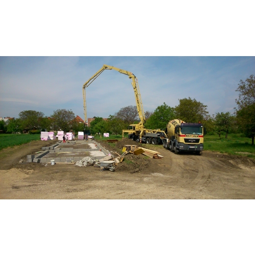 Betonpumpe bis 20m³ gepumpt , Mastlänge 37-42m / Stk.